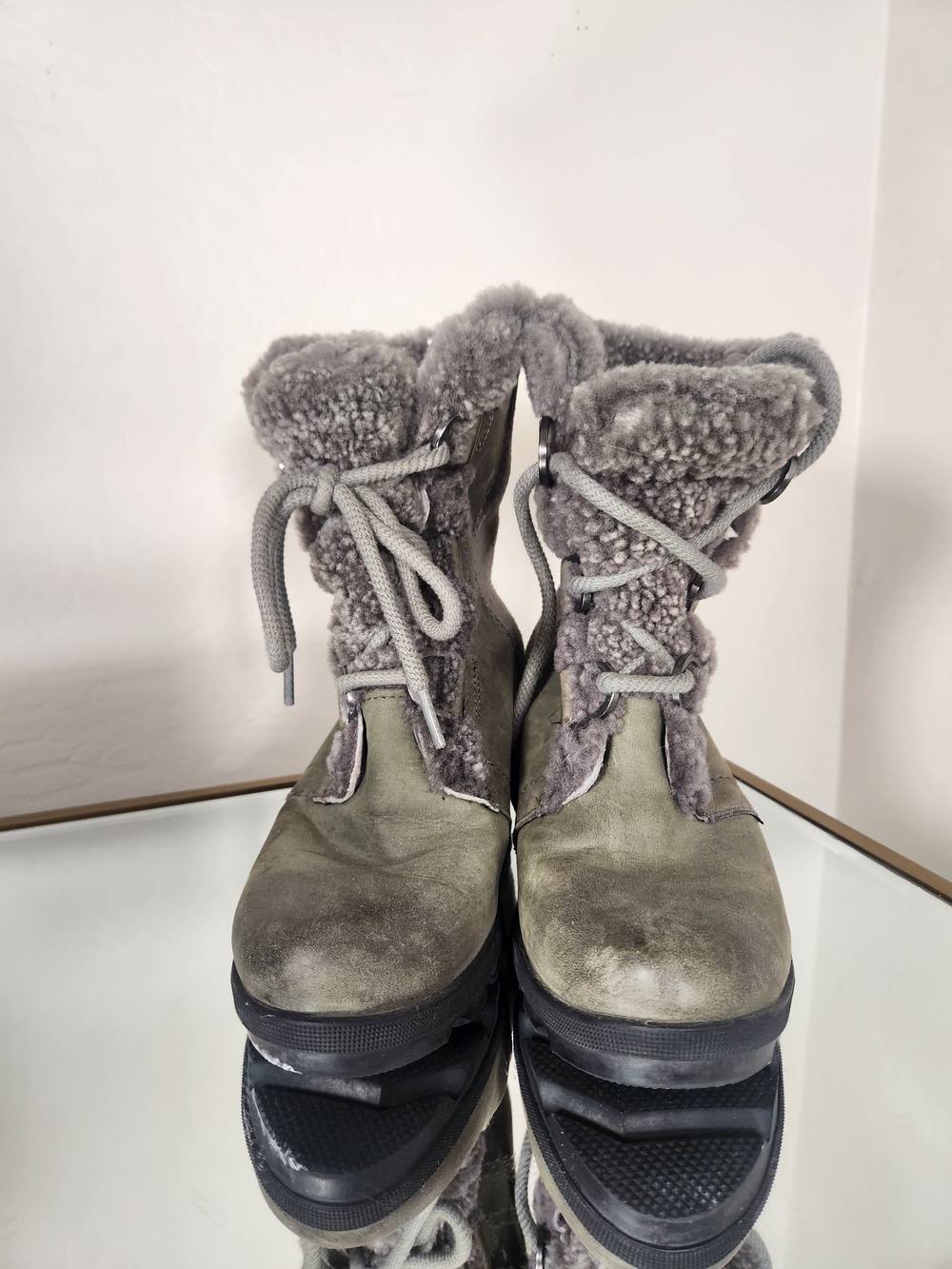Sorel Women's Gray Shearling Lace-Up Winter Boots